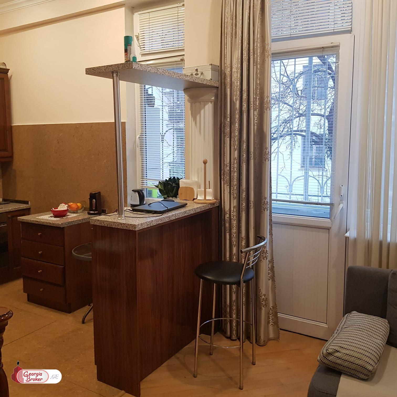 продается квартира с новым ремонтом 3-комнаты